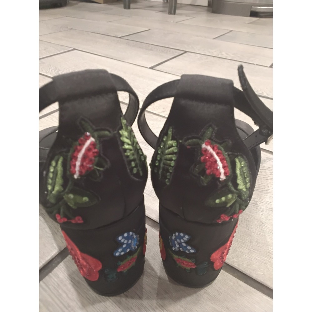 Steve Madden Merlys Black Satin Floral Embroidered Sequin Block Heel  9.5M - Picture 2 of 7
